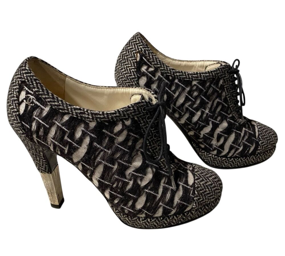 CHANEL Tweed Lace Up Booties Heels EU 37 Black White Ankle Boots -Authenticated - Picture 4 of 15